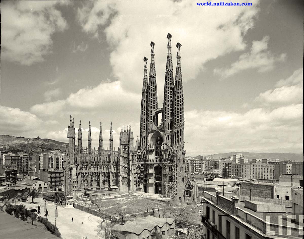 Barcelona. Expiatori Temple of the Holy Family, 1951