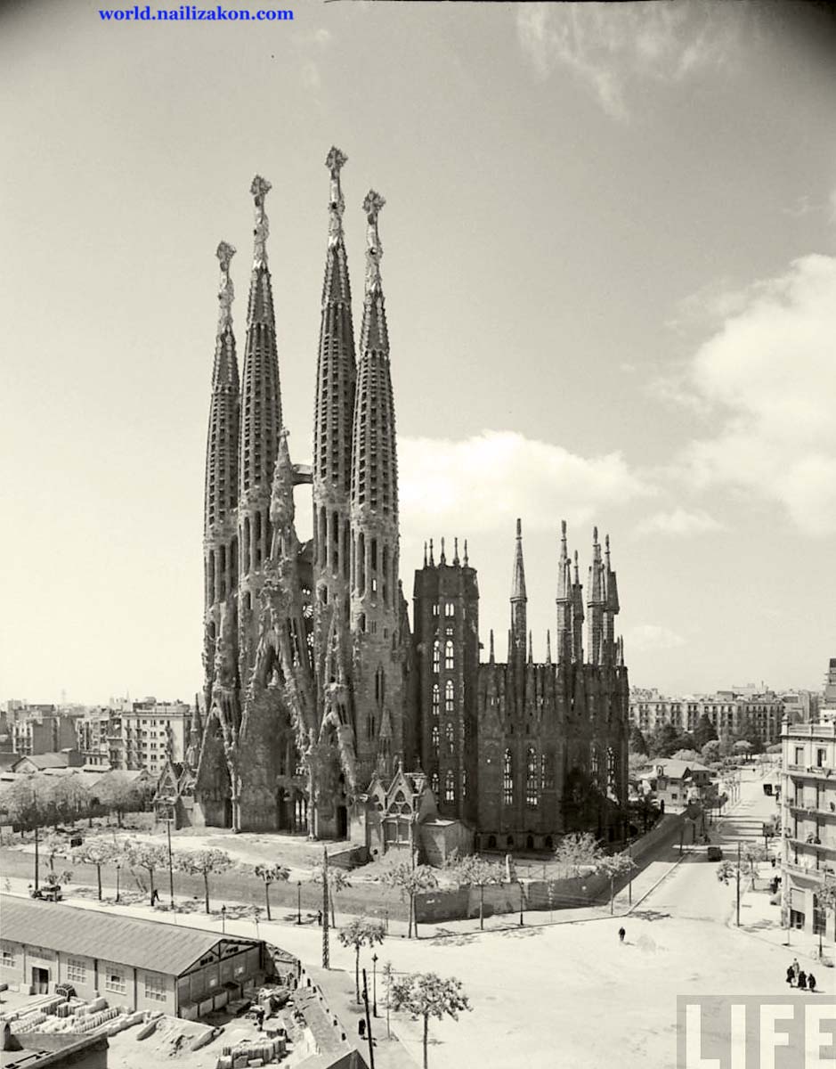 Barcelona. Expiatori Temple of the Holy Family, 1951