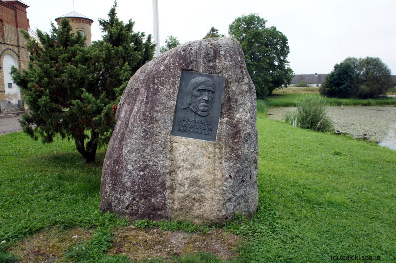 Lasila. Memorial sign to Karl Ernst von Baer