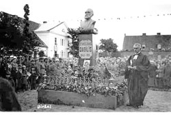 Birzai. Opening of the monument to the poet Stanislaw Dagilisu September 2, 1923