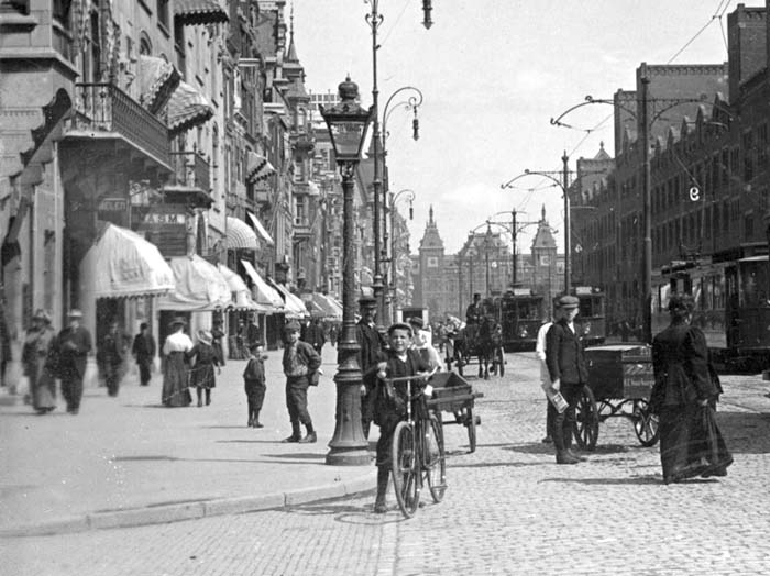 Amsterdam. Damrak street, 1910
